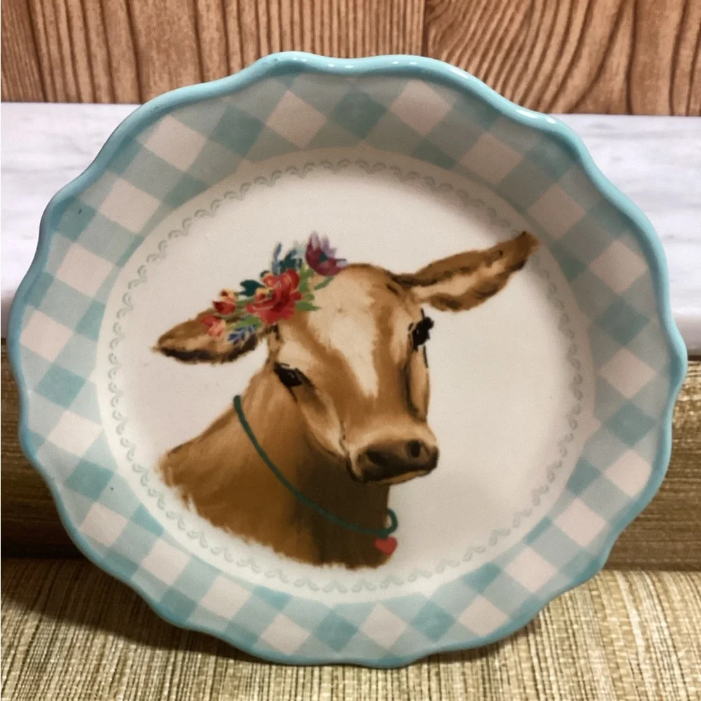 New The Pioneer Woman Cream Scalloped Plate with Cows